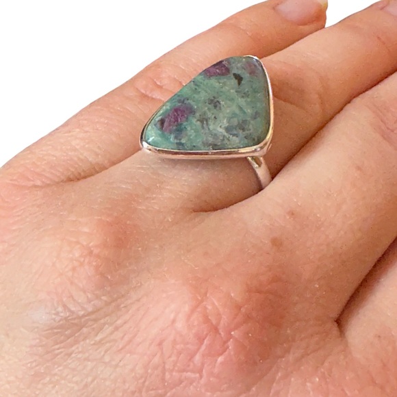 Natural ruby zoisite stone teardrop ring in sterling silver 925 size 7 - Picture 2 of 4